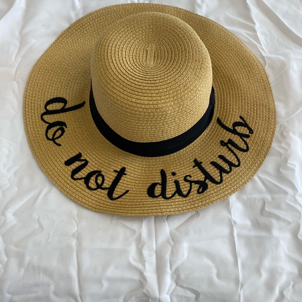 One size fits all straw beach hat